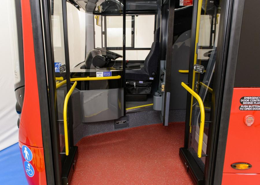 Интерьер Alexander Dennis Enviro400 2014 года  (фото 26 из 30)